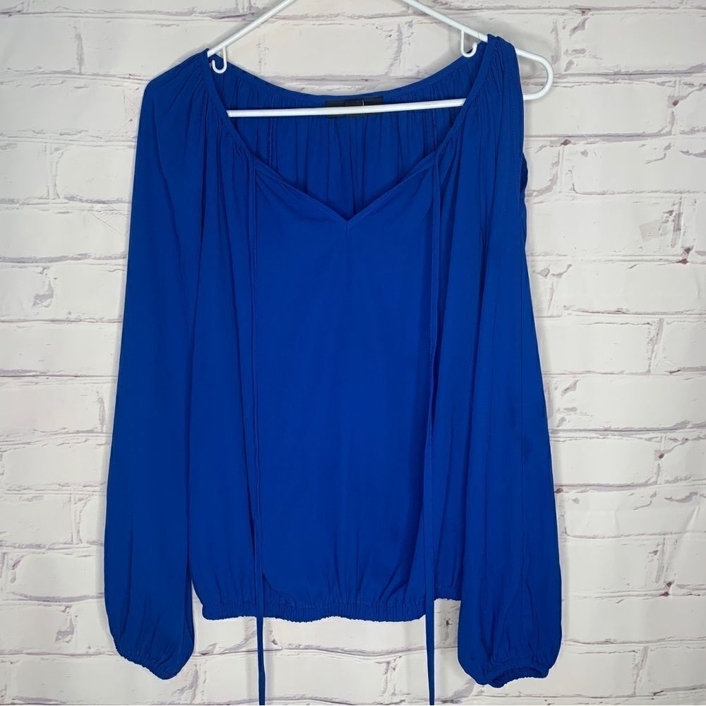 Karen Kane small or medium blue top‎